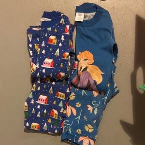 Hanna Andersson Blue Pajama Set with Colorful Prints